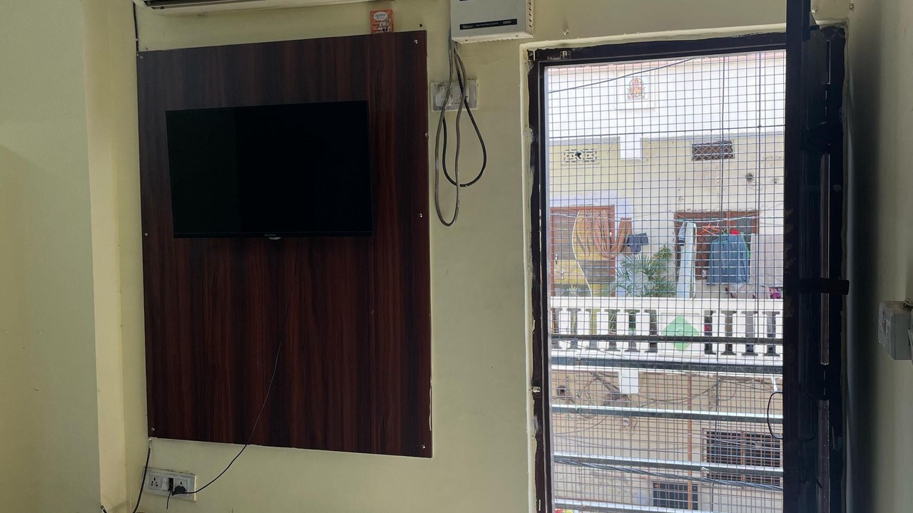 Photo of Bedroom in Srinagar Colony