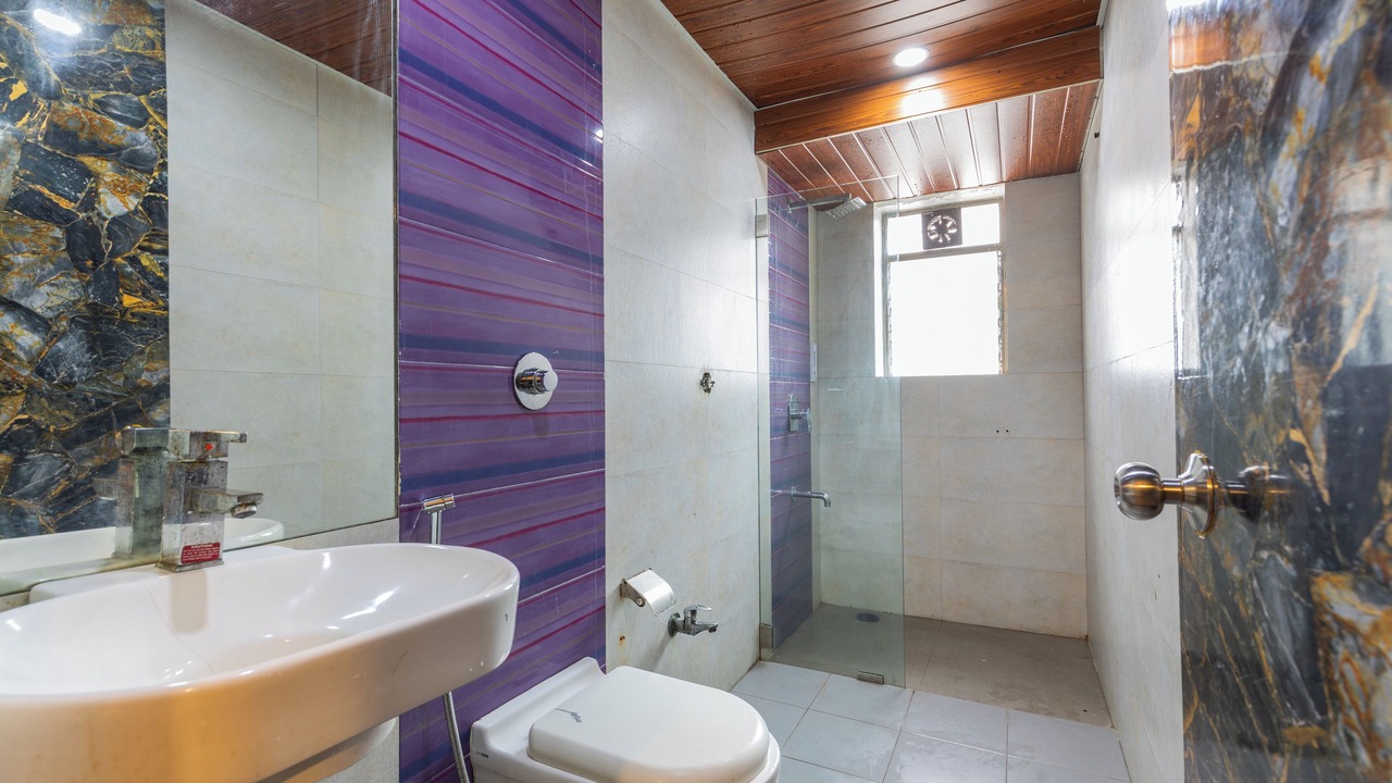 Photo of Bathroom in Juhu