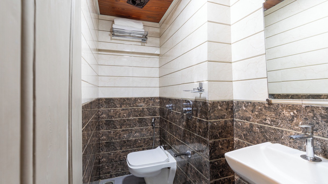 Photo of Bathroom in Juhu