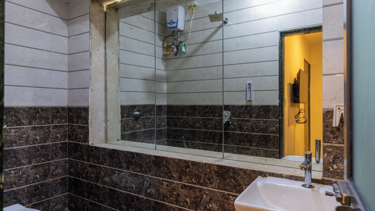 Photo of Bathroom in Juhu