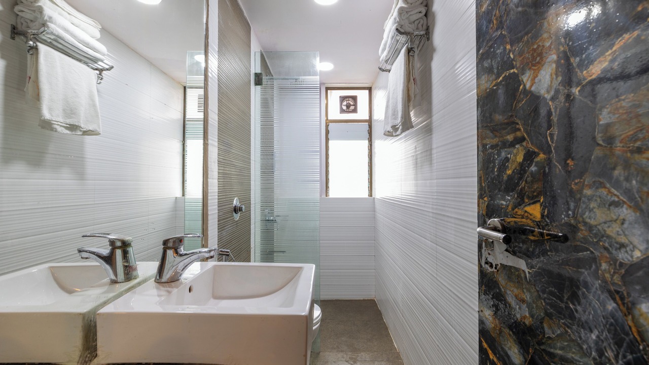 Photo of Bathroom in Juhu