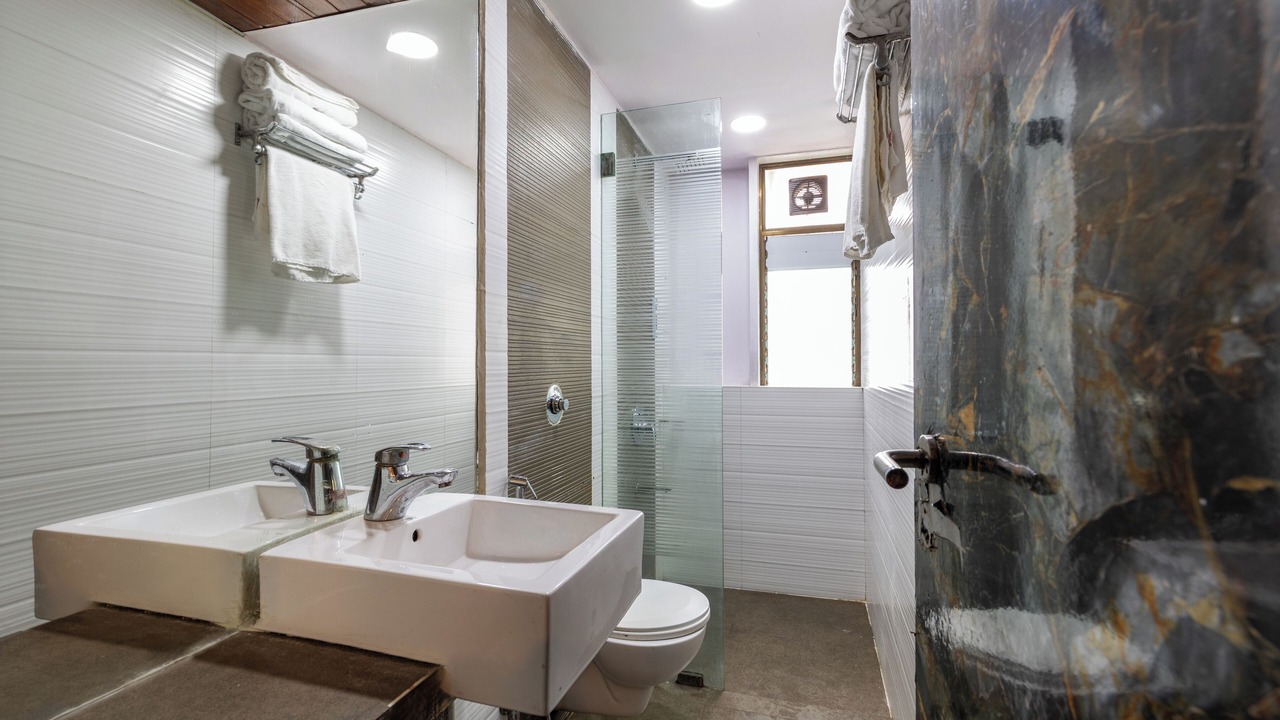 Photo of Bathroom in Juhu