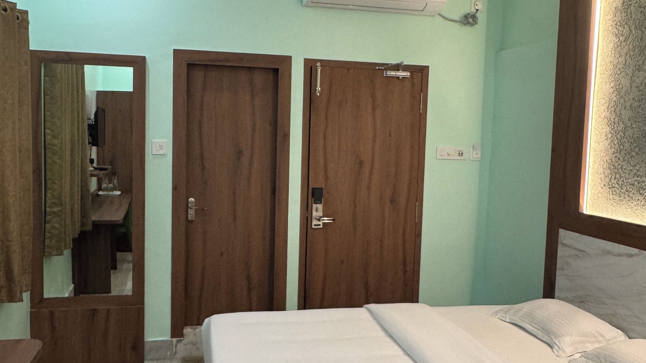 Photo of Bedroom in Sealdah