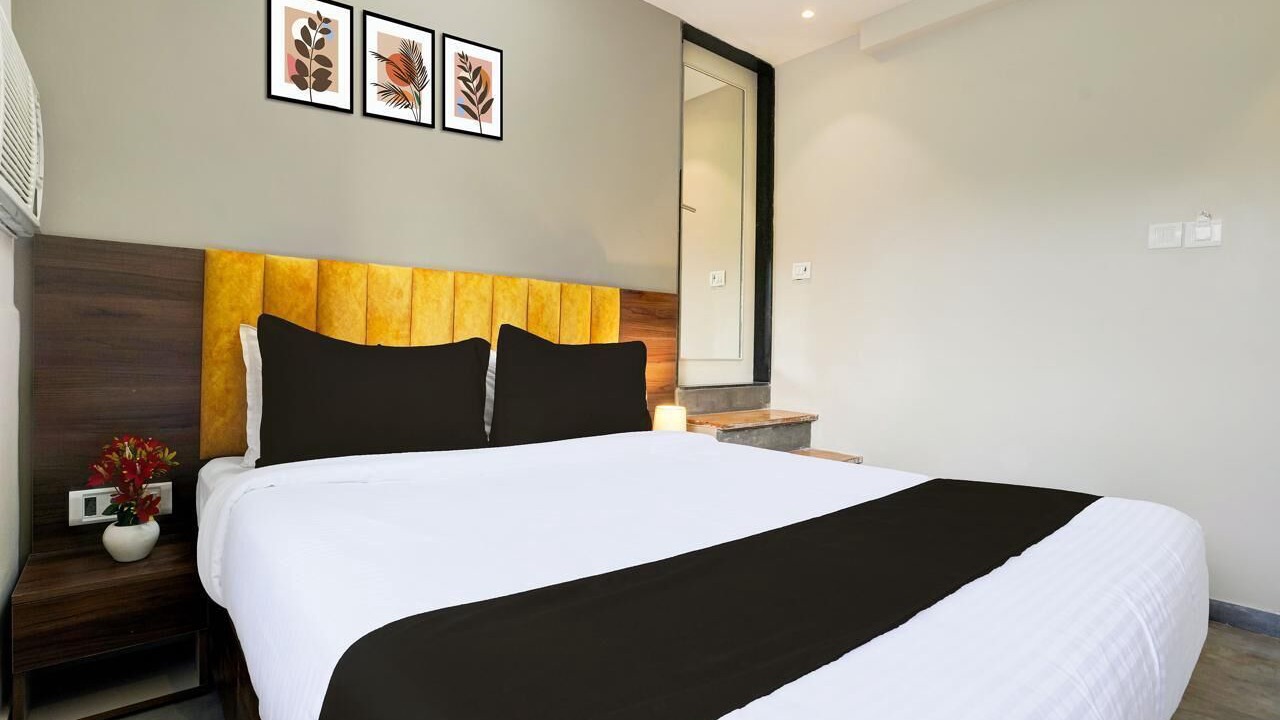 Photo of Bedroom in Juhu
