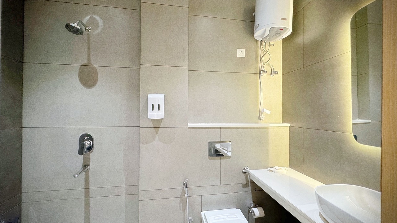 Photo of Bathroom in Juhu
