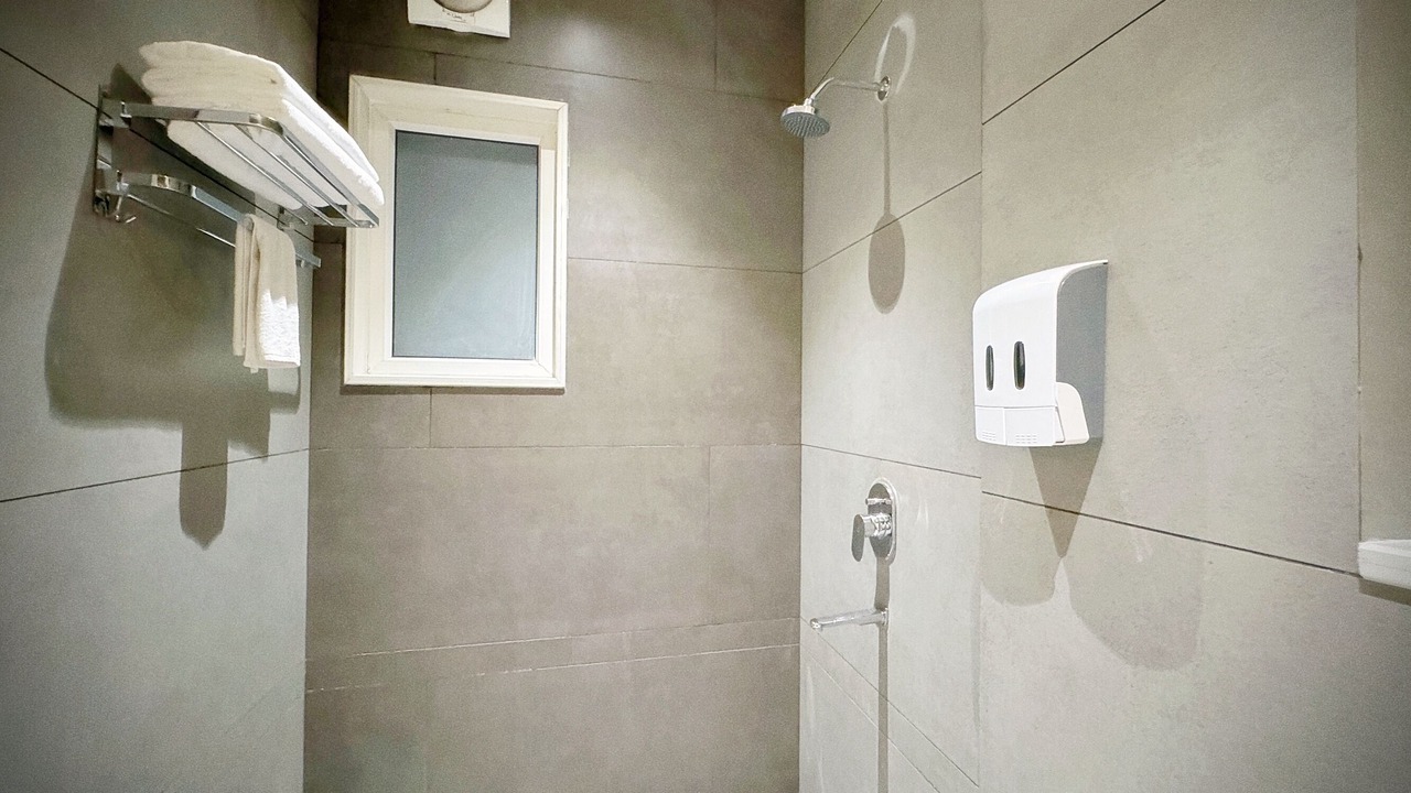 Photo of Bathroom in Juhu