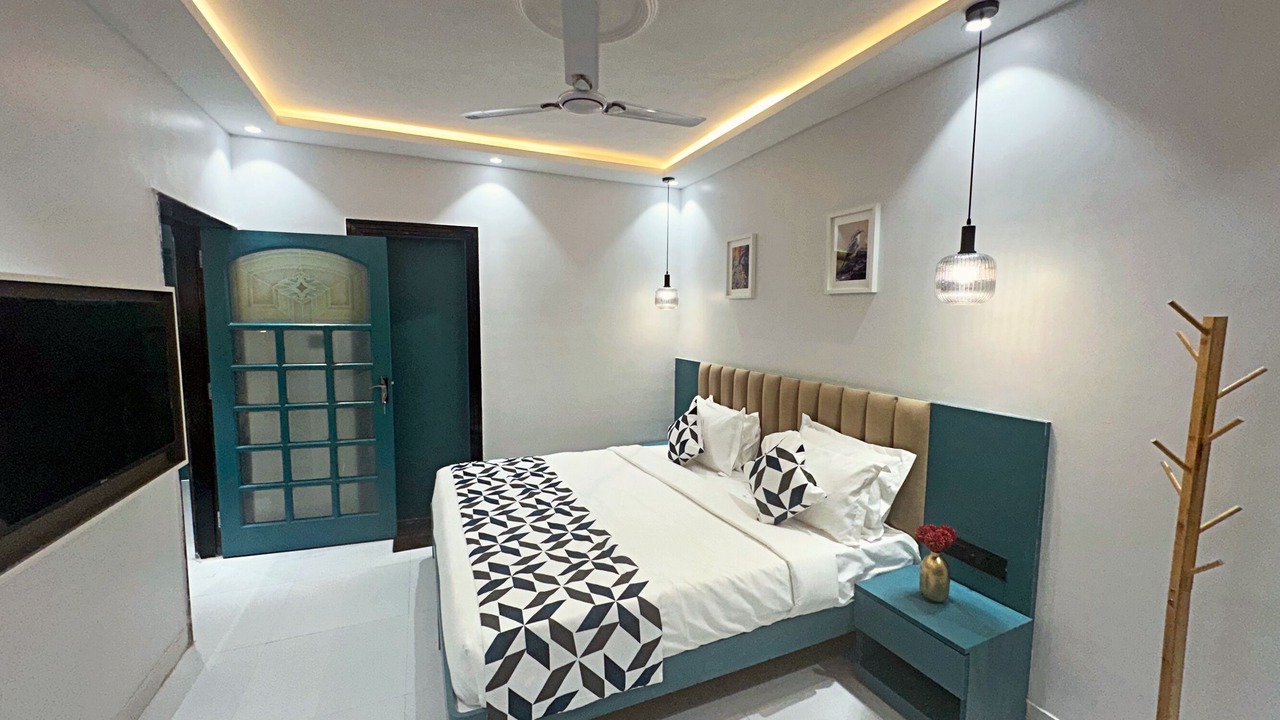Photo of Bedroom in Juhu