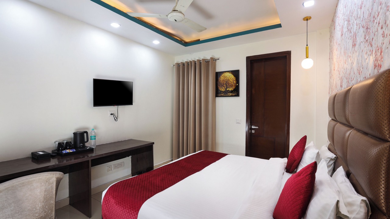 Photo of Bedroom in Kalkaji