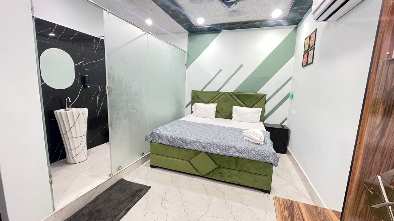 Photo of Bedroom in Taj Ganj