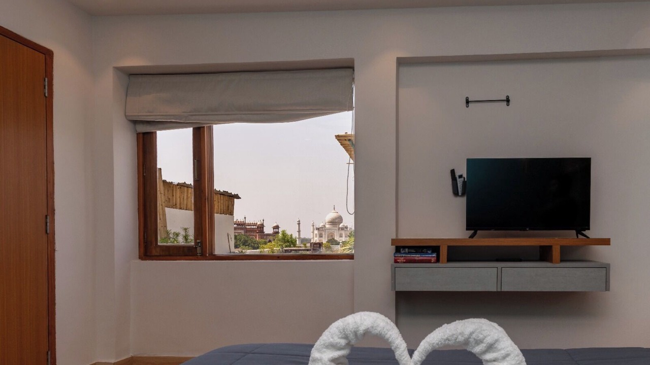 Photo of Bedroom in Taj Ganj