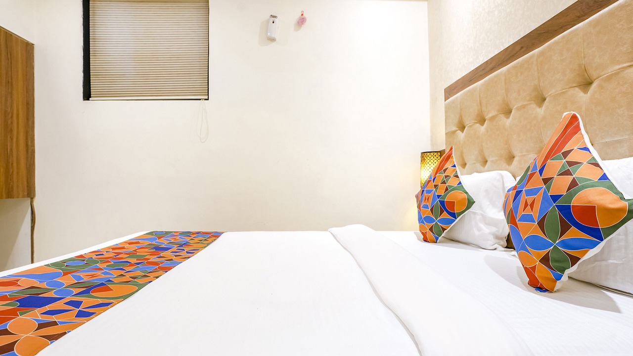 Photo of Bedroom in Prabhadevi