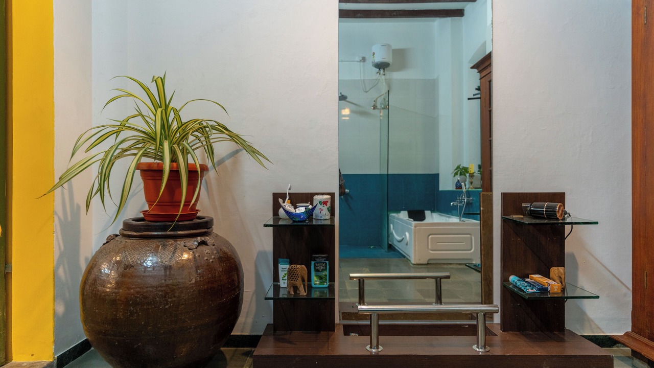 Photo of Bathroom in White Town