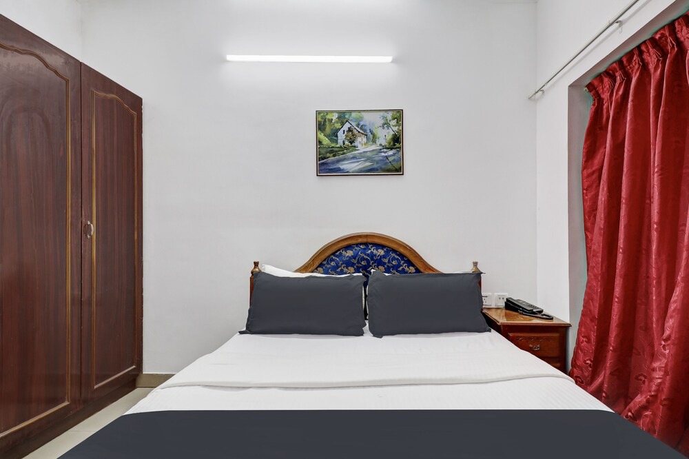 Photo of Bedroom in Statue