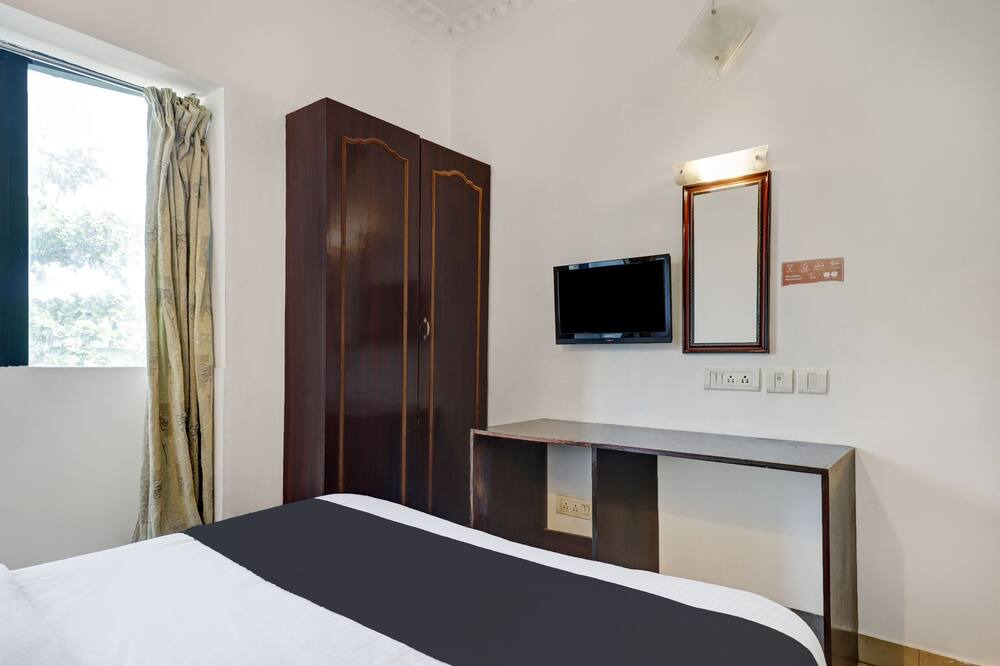 Photo of Bedroom in Statue