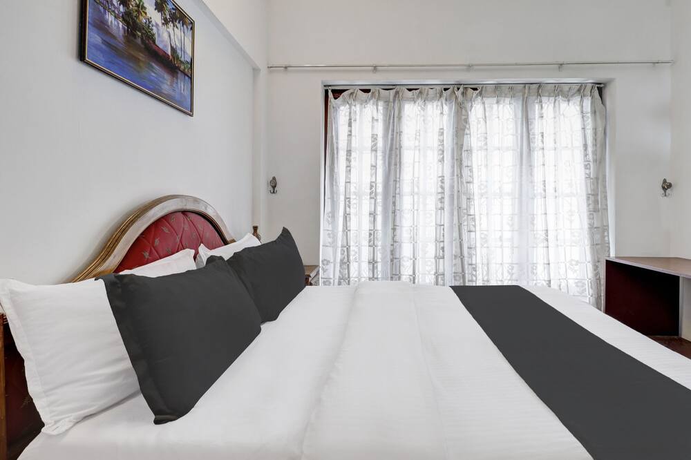 Photo of Bedroom in Statue