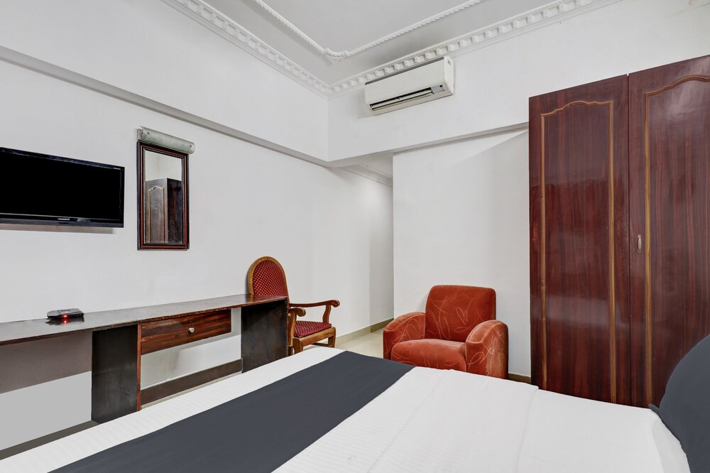 Photo of Bedroom in Statue