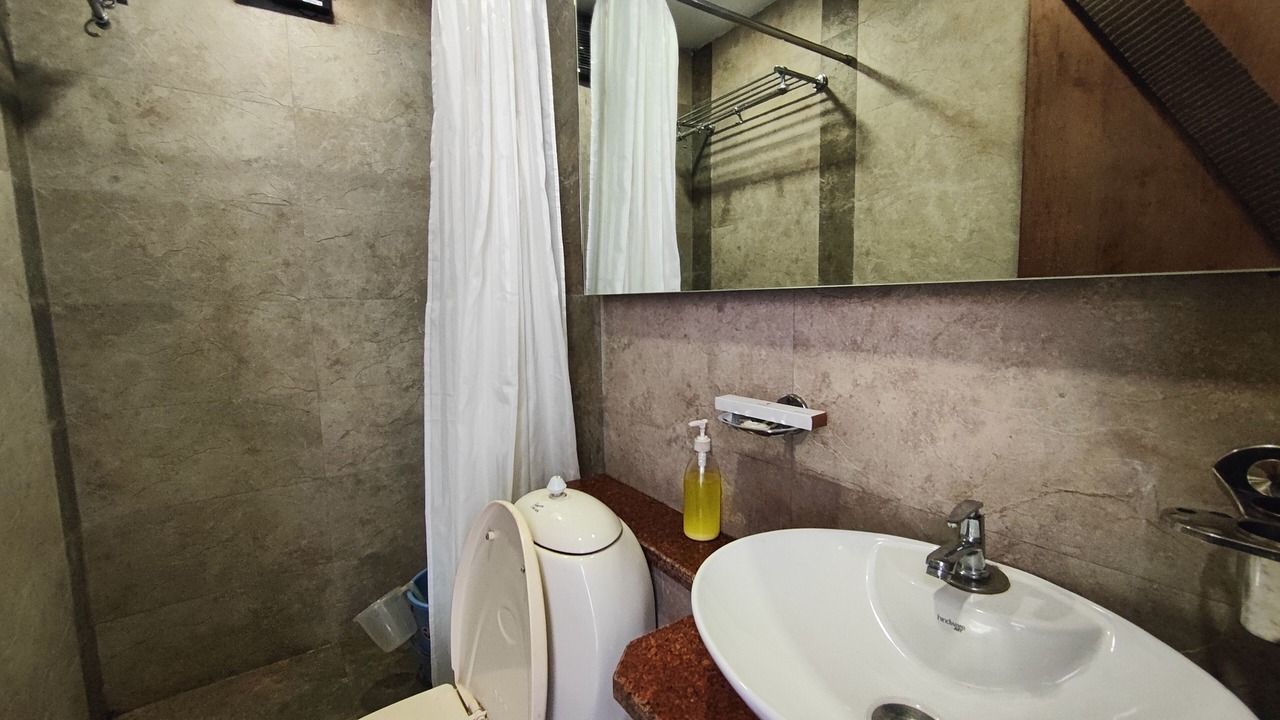 Photo of Bathroom in Mahabaleshwar