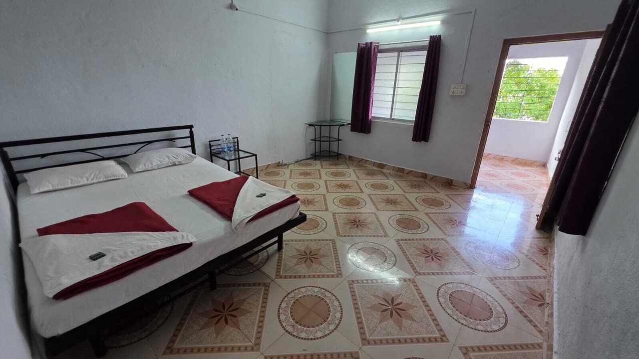 Photo of Bedroom in Jyotiba Dongar
