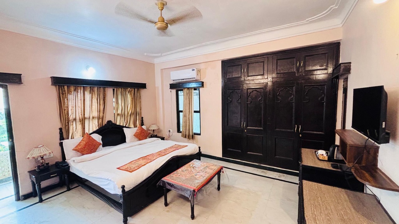 Photo of Bedroom in Shavri Colony