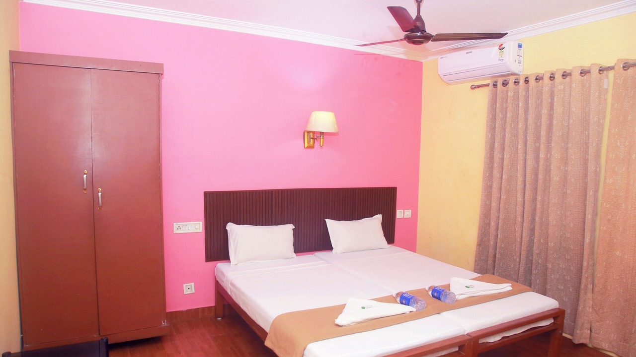 Photo of Bedroom in Shenoys