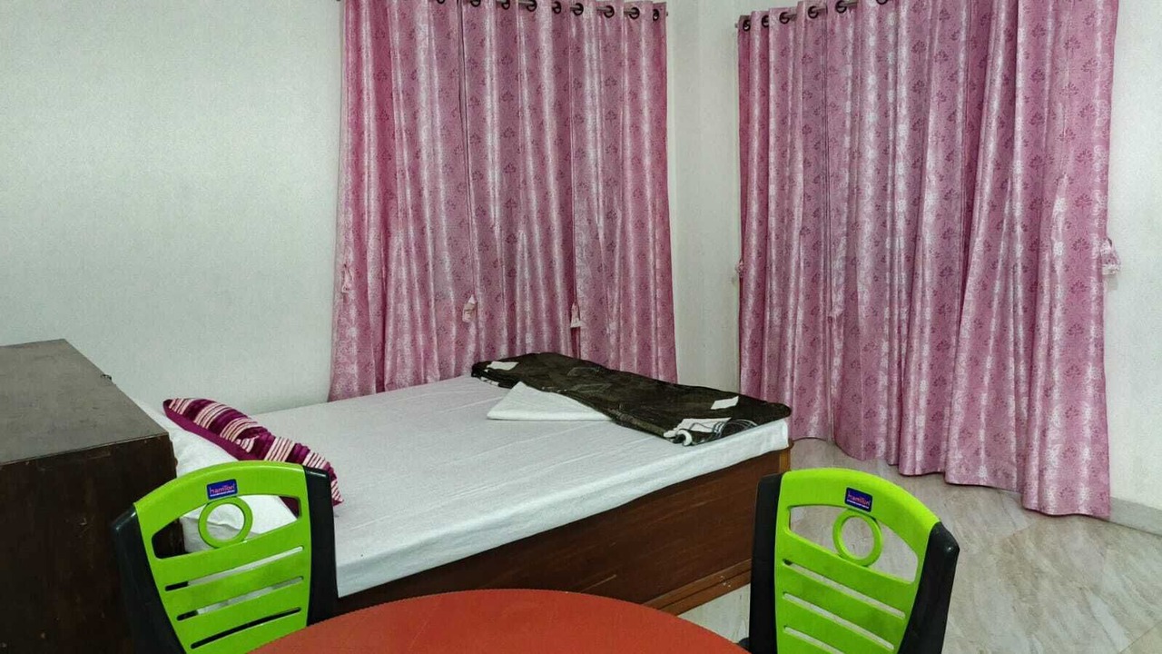 Photo of Bedroom in Sualkuchi