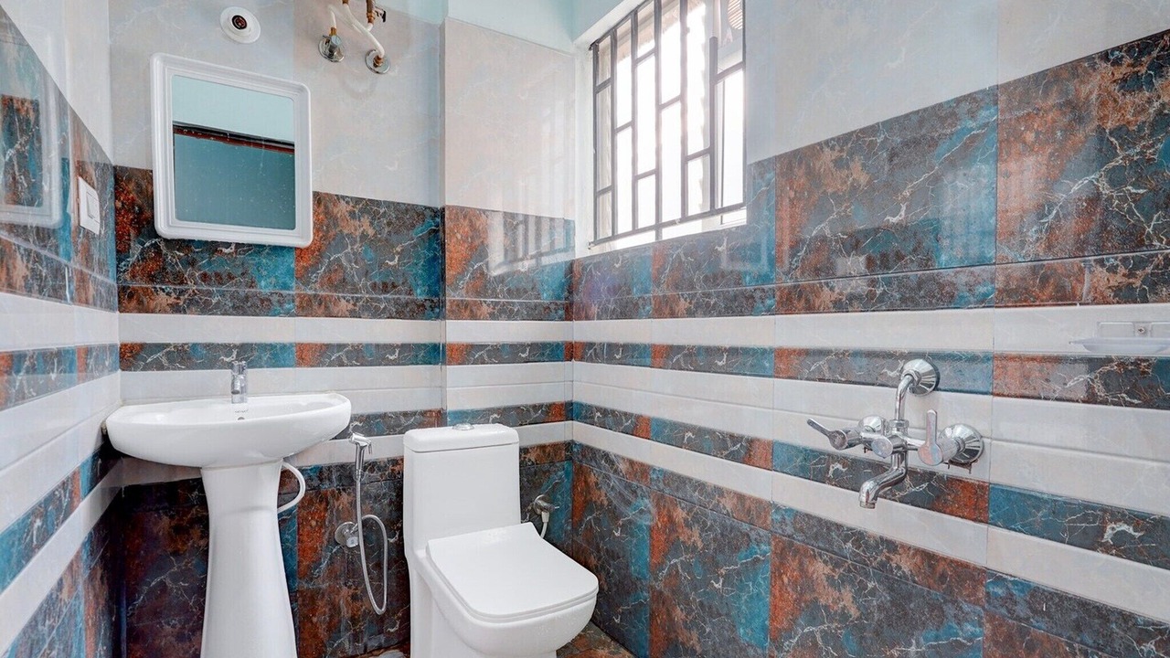 Photo of Bathroom in HBR Layout