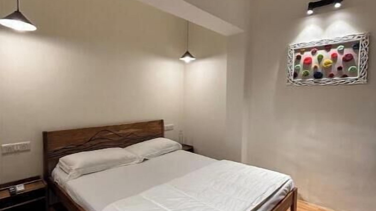 Photo of Bedroom in Pali Hill
