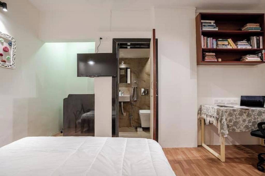 Photo of Bedroom in Pali Hill