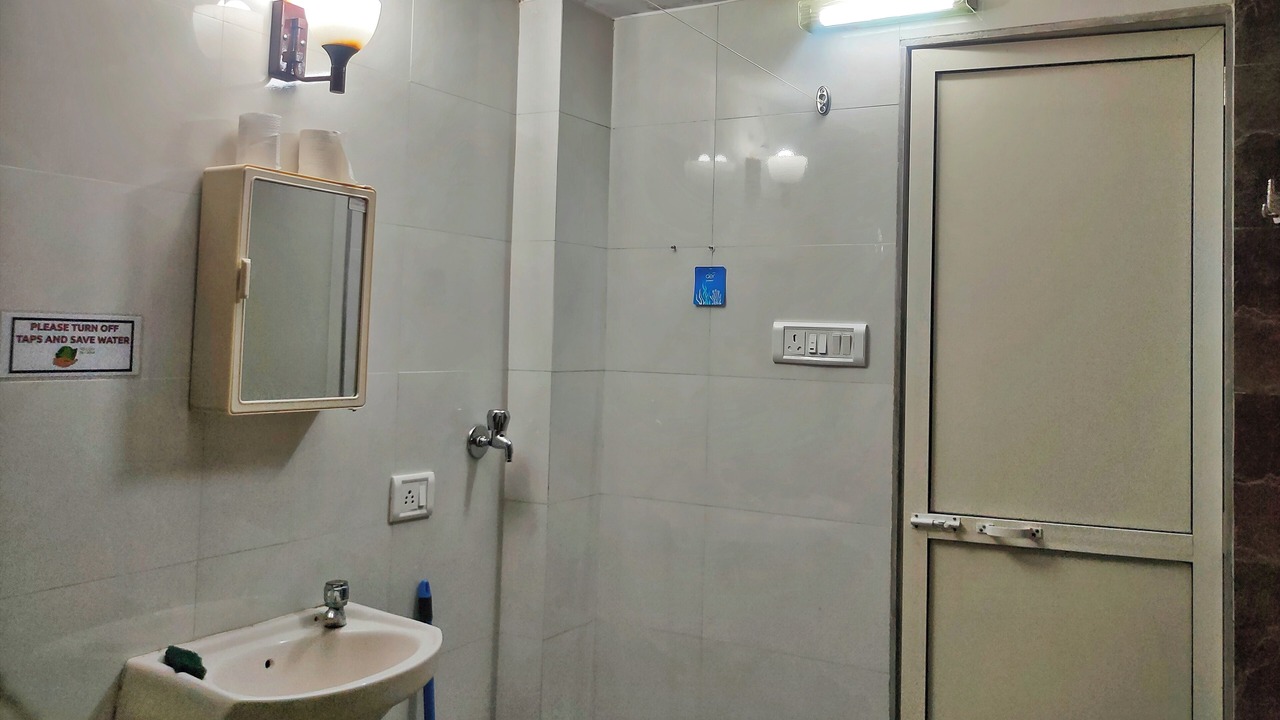 Photo of Bathroom in Juhu
