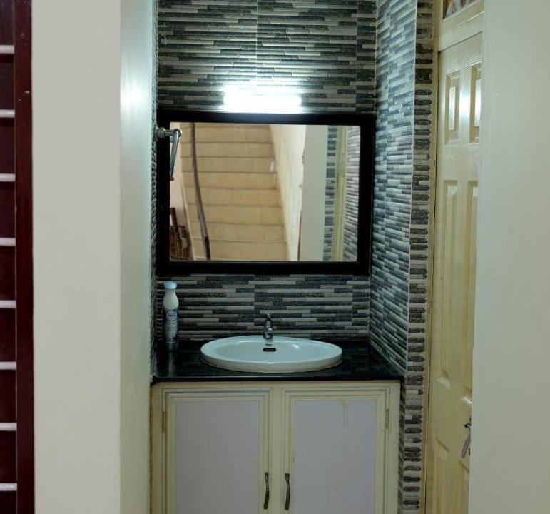 Photo of Bathroom in Arpookara