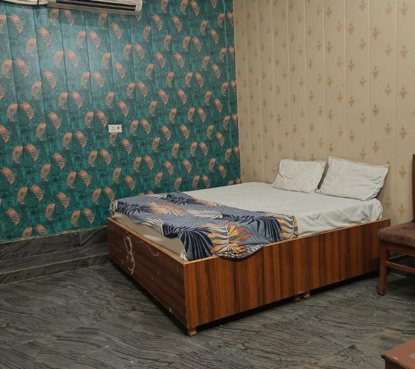 Photo of Bedroom in Etah