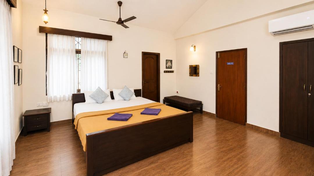 Photo of Bedroom in Mangeshi