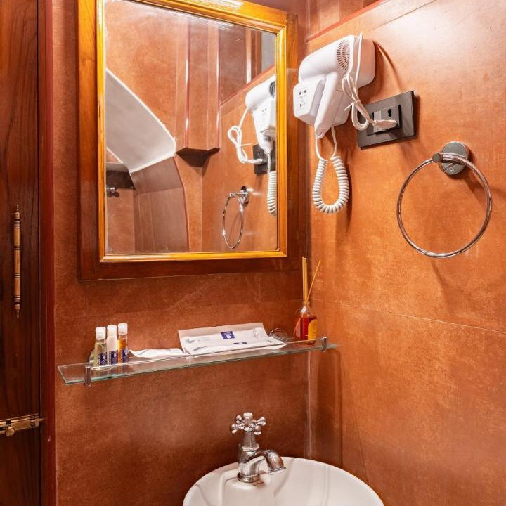 Photo of Bathroom in White Town