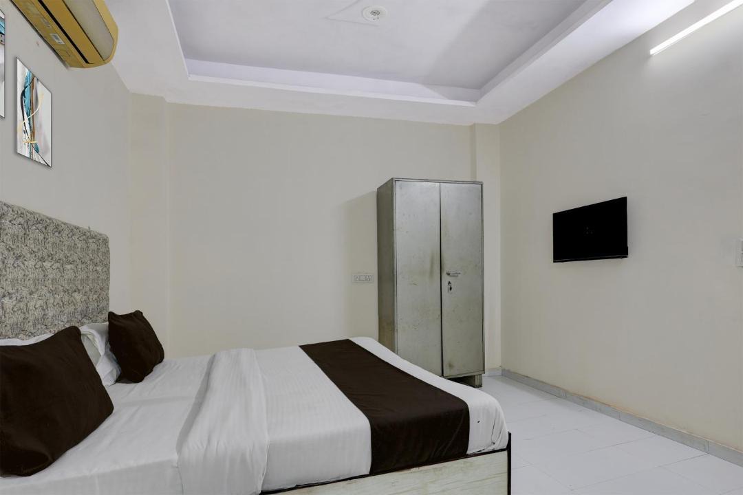 Photo of Bedroom in Mukherjee Nagar
