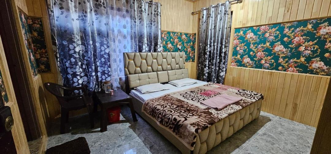 Photo of Others in Srinagar