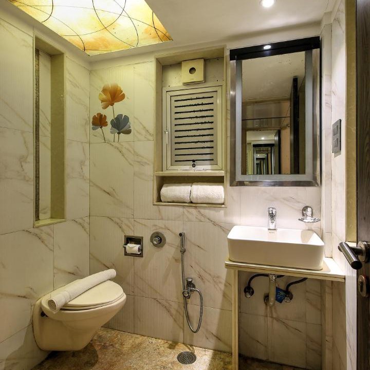 Photo of Bathroom in Juhu