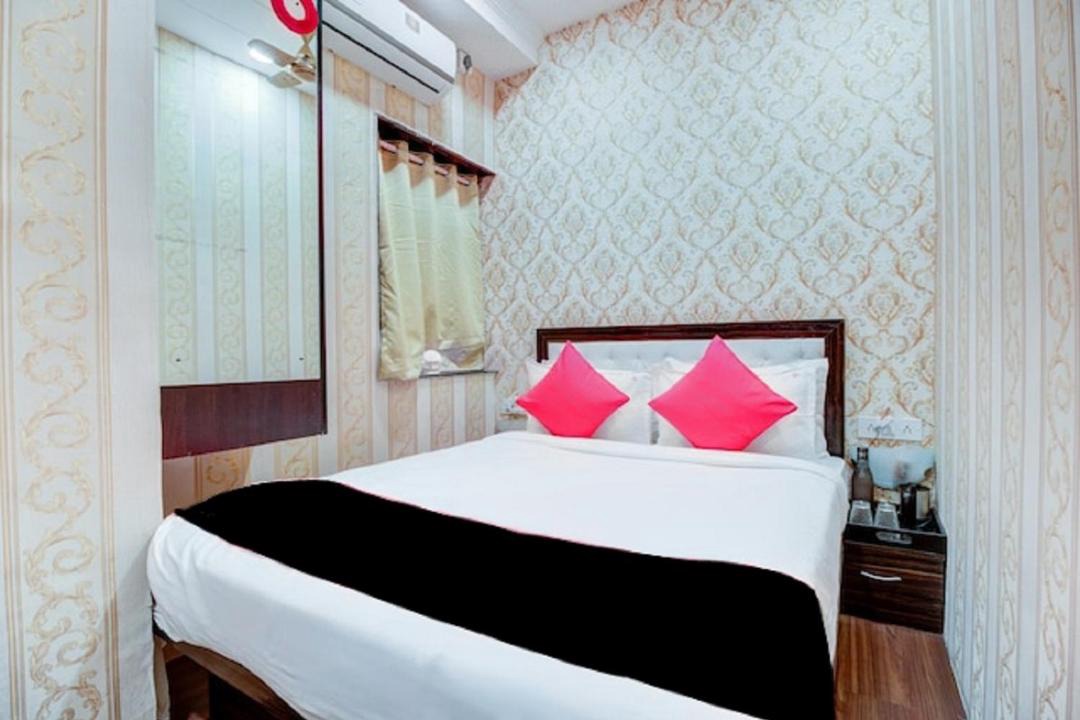 Photo of Bedroom in Juhu