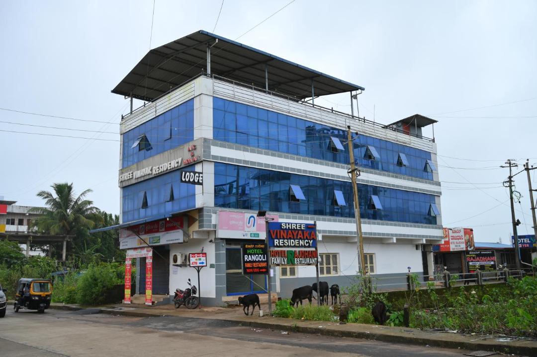 Photo of Buildings in Murudeshwara