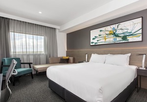 Mercure Sunshine Coast Kawana Waters in Birtinya