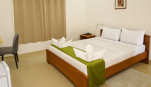 Deluxe Double Room (Room in a 3-Bedroom Apartment)