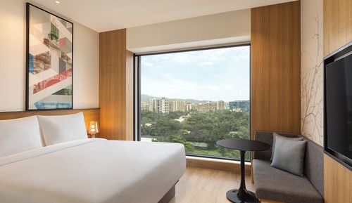 Standard Room, 1 Queen Bed, City View
