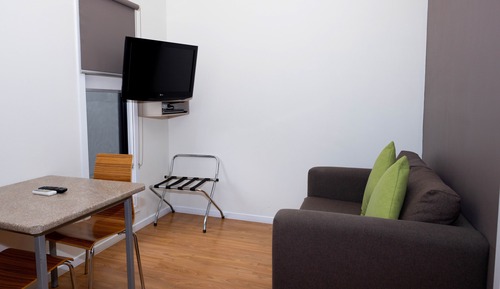 Deluxe Studio, Mobility Accessible