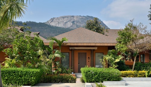 Traditional Room, 1 Queen Bed, Courtyard View