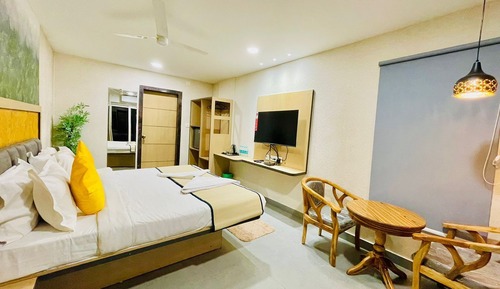 DELUXE ROOM