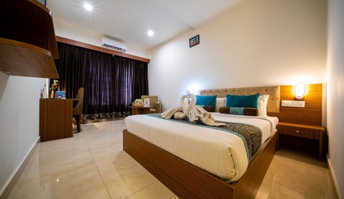 Superior Room, 1 Queen Bed, City View