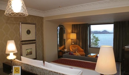 Grand Room, Lake View (Grande Heritage)