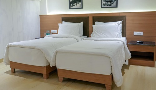 1 Queen Bed, 1 Twin Bed, Family Room, No View, Non-Smoking