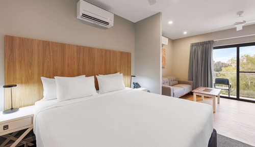 Deluxe Apartment, 1 King Bed, Non Smoking, Balcony