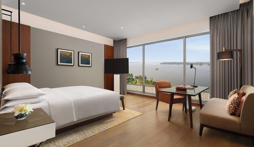 Room, 1 King Bed (Backwater View)