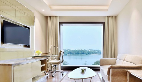 Junior Suite, 1 King Bed with Sofa bed